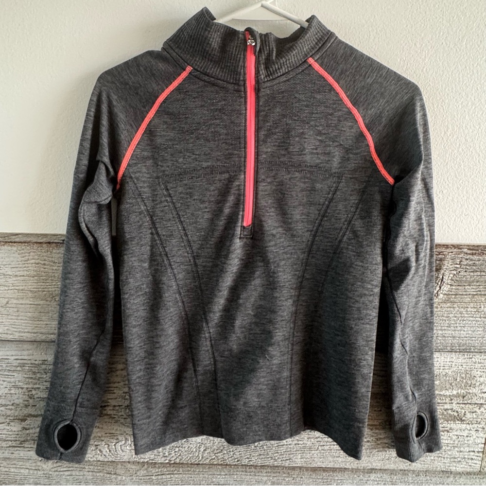 Ivivva by Lululemon Gray Long Sleeve Tee with Pink Accents Girls Size 12 (I1)